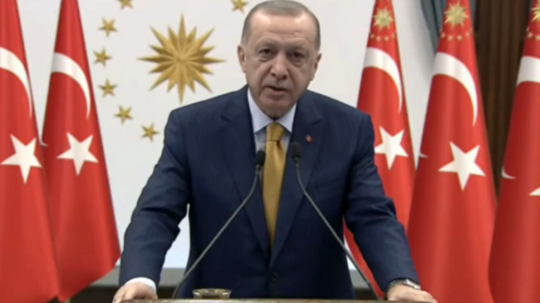 Lira turke bie sërish