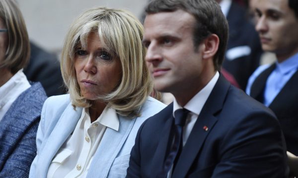 “Është burrë dhe ka emër tjetër”, gruaja e Macron paralajmëron padi ndaj mediave