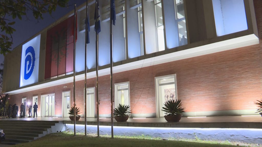 “Nuk ka përjashtime nga partia”/ Përfundon mbledhja e kryesisë së PD, vendimet që u morën