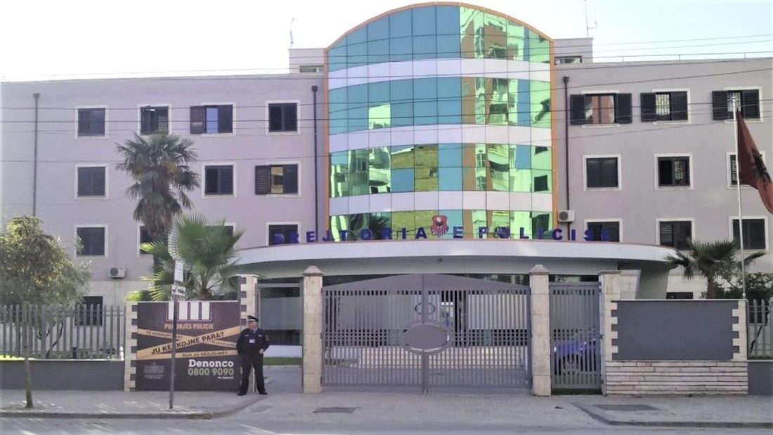 EMRI/ 26-vjeçari nga Durrësi shkel arrestin e shtëpisë, kapet &#8220;mat&#8221; në Rinas