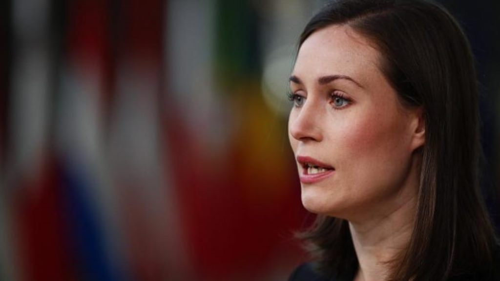 Shkoi në club nate, kryeministrja kërkon falje