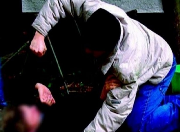 100 persona rrihen keq me njëri-tjetrin, mes tyre dhe shqiptarë: Sherri nisi për një vajzë