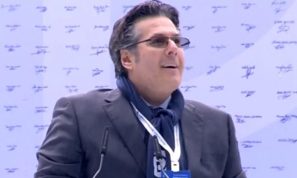 Paloka në Kuvendin e Berishës: “Jemi demokratë të rrebeshit, jo të shampanjës”