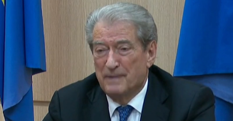 “Policia ka keqtrajtuar adoleshentët në makinë”/ Berisha paralajmëron: Nuk do të tolerojmë dhunimin e protestuesve