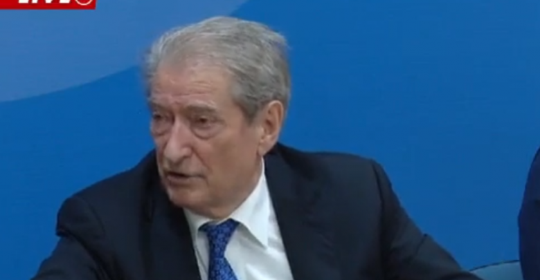 Basha i mori të gjitha karriget e zyrës, Berisha: Përballë keni njeriun e karriges, ndërsa unë jam njeriu i misionit