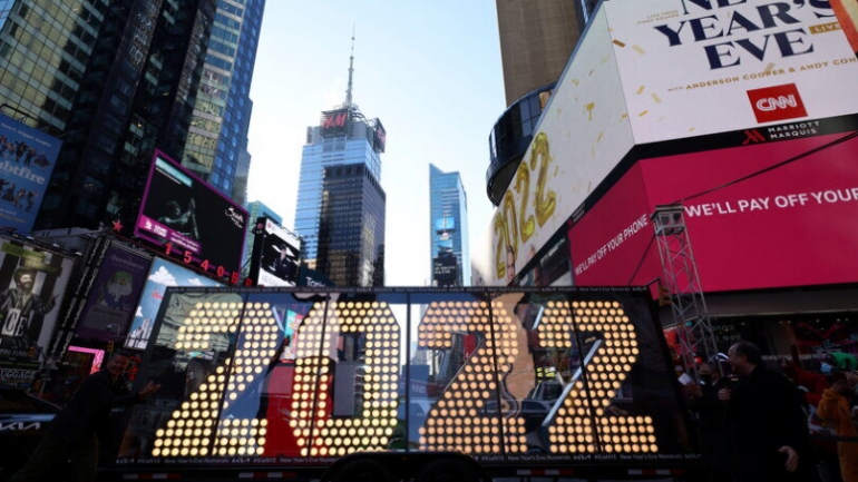 Omicron izolon disa kryeqytete në botë, anulohen festimet për Vitin e Ri