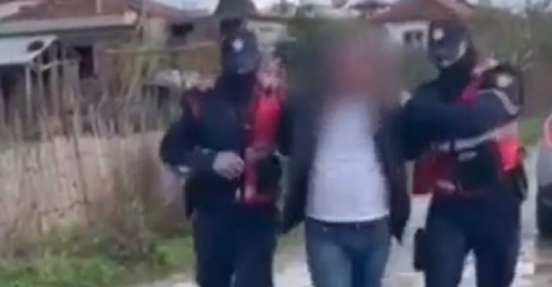 Operacion anti-drogë në Vlorë, kapen 30 kg “mall”, tre persona bien në prangat e policisë