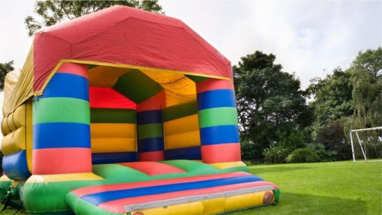 Tragjedi në Australi, era ngre në ajër kështjellën prej gome, vdesin 4 fëmijë