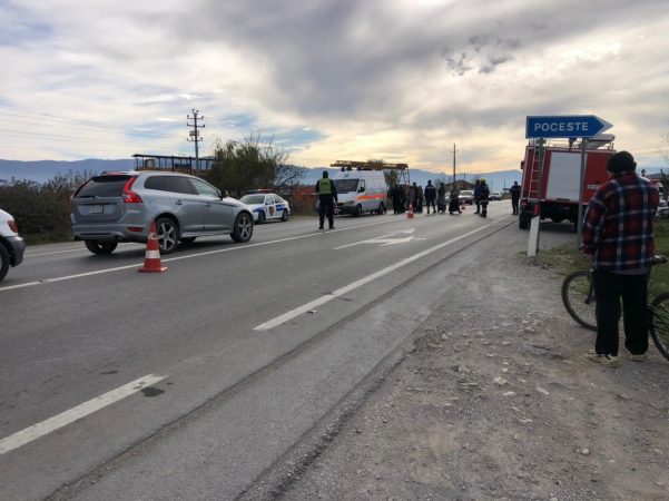 Makina përplas të moshuarin, 85-vjeçari transportohet me urgjencë në spital