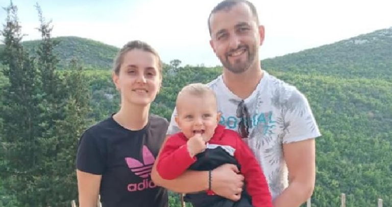 Aksidenti tragjik ku vdiqën babë e bir, arrestohet në spital shoferi i “Benz”-it