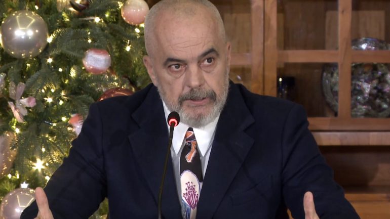 Urimi i Ramës për Metën-Berishën-Bashën/ Kryeministri: Vetes s’i çoj kartolina