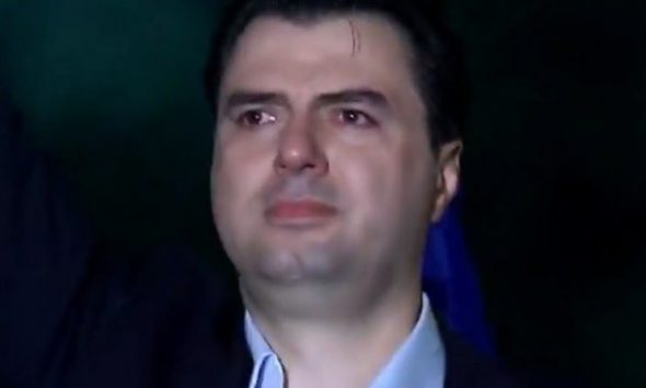 Kuvendi i thirrur nga Berisha voton shkarkimin e tij, shikoni çfarë po bën Basha në selinë e PD-së (VIDEO)