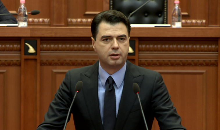 Basha: Trekendeshi i Bermudës kërkon të zbrazë Shqipërinë