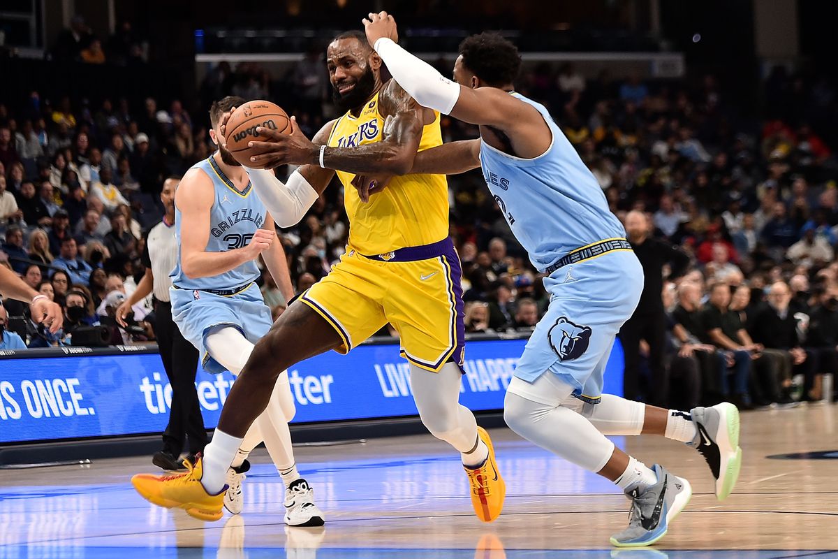 Basketboll/ NBA, Lakers bien sërish por LeBron vendos një rekord, fitojnë Utah dhe Spurs!