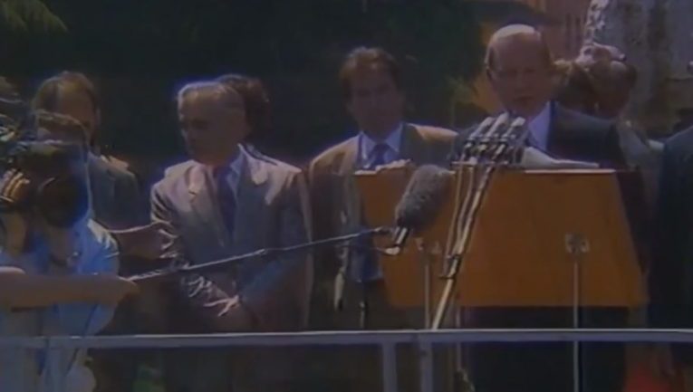 Një ditë pas referendumit, Berisha ndan mesazhin e Baker: Më në fund jeni të lirë (VIDEO)