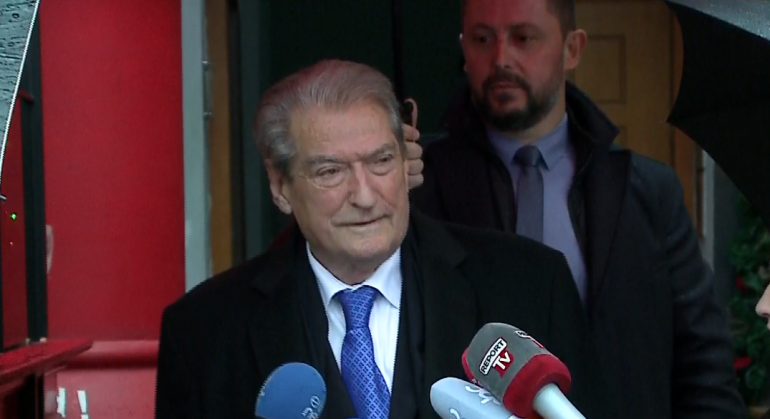 “Ndaloni sulmet ndaj Yuri Kim”, Berisha i pëgjigjet DASH: Unë vetëm e kam kritikuar, e dua shumë Amerikën