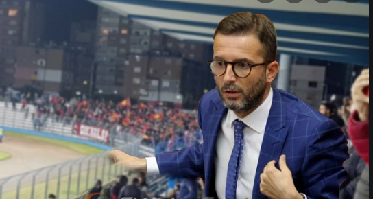 Erion Braçe hyn në Arenën Kombëtare dhe habitet: “Thasë me lekë po hidhen”