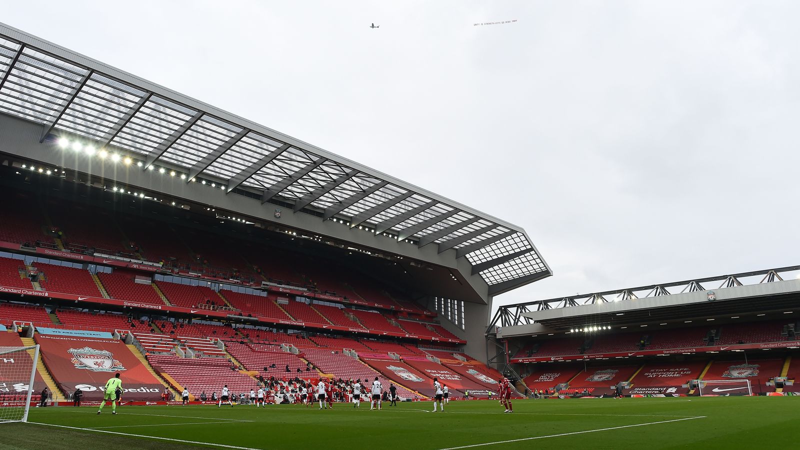 Covid-19 problem serioz për Premier League-n, shtyhen dy ndeshje të “Boxing Day”