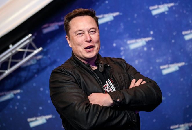Multimilioneri Elon Musk hedh poshtë pretendimet se po pushton Hapësirën