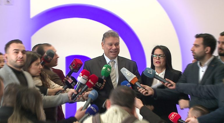 Përfundon takimi me kreun e PD-së, Escobar: Pres të takoj zotin Basha në Uashington