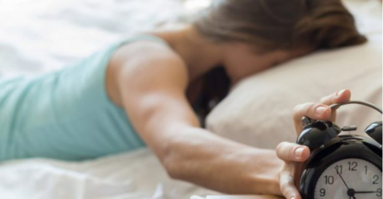 Flini deri vonë apo zgjoheni herët? Kjo i ndan njerëzit në dy kategori të mëdha (Çfarë tregon studimi)