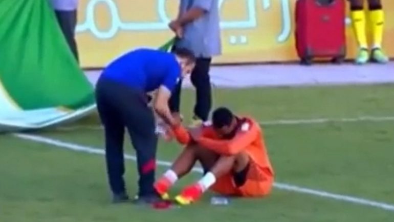 Tragjike në futboll, dy lojtarë vdesin në fushë