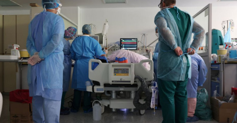 Prag “katastrofe” në Greqi, shifra rekord me dhjetra të vdekur nga Covid-19 brenda 24 orëve