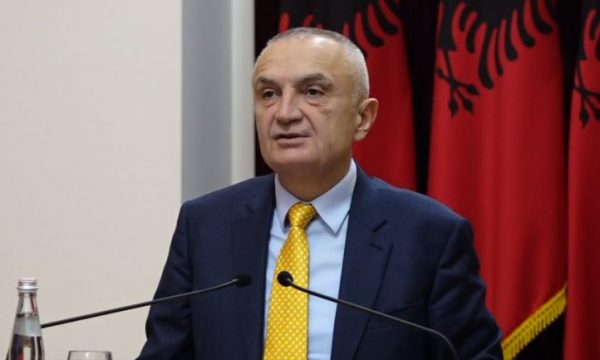 Nuk ndalet Meta, Presidenti i thotë “Jo” ligjit për “Taksat Kombëtare”