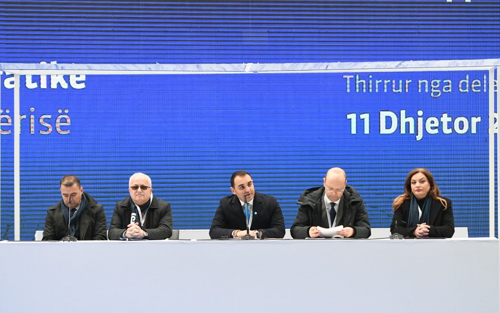 Miratohet statuti i ri i PD-së/ Votohet “nen për nen”, Azem Hajdari shpallet “Kryetar Nderi”