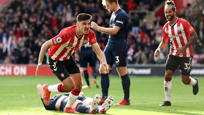 “Ktheni Brojën në shtëpi”, tifozët e Chelseat të “çmendur” pas sulmuesit shqiptar