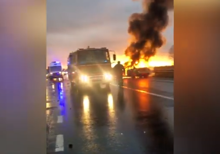 Makina përfshihet nga flakët pas aksidentit të trefishtë, vdes fëmija 3 vjeç