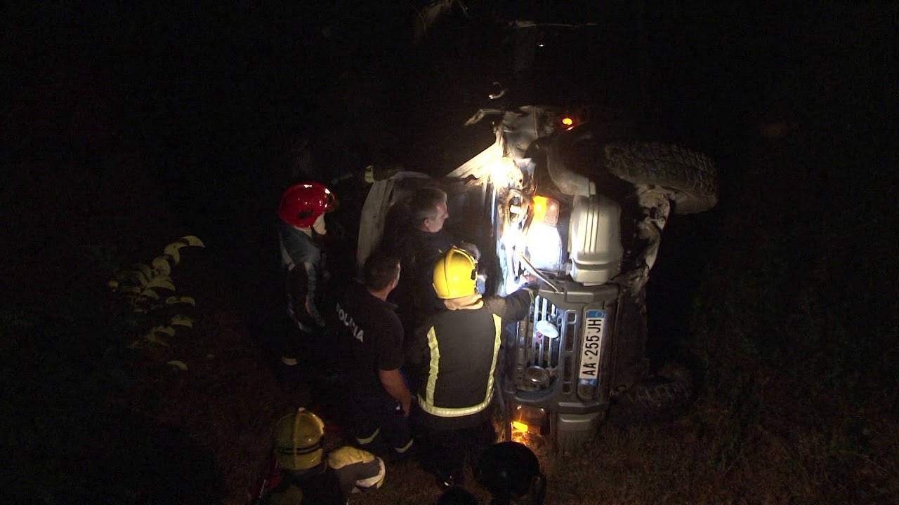 Aksidentohet gazetari i njohur, makina përfundon në humnerë, një i zhdukur