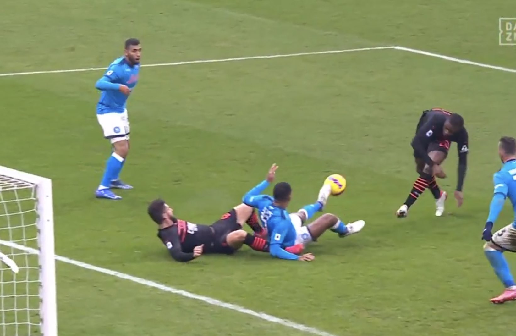 “Më shumë se dora e Zotit, ajo ishte dorë e Kamorrës”, nënkryetari i Komunës hedh dyshime për Milan-Napoli