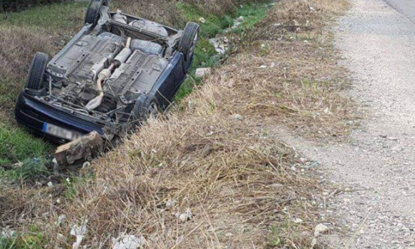 Shoferi humb kontrollin e mjetit dhe del nga rruga, vdes në vend pasagjeri, në gjendje të rëndë drejtuesi i mjetit