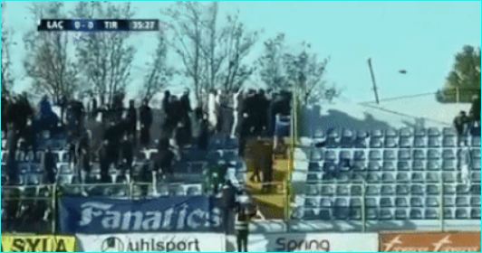 Skandal në ndeshjen Laçi-Tirana, kërcasin stolat kokës mes tifozëve (VIDEO)
