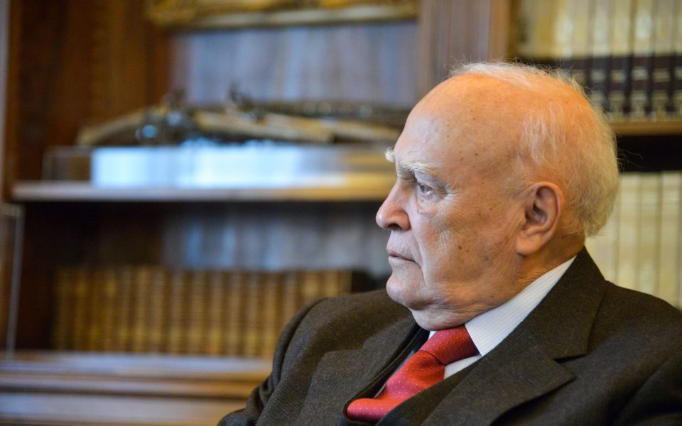 Ndërron jetë ish-presidenti i Greqisë, Karolos Papulias