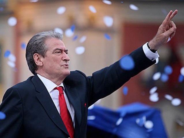 Berisha përshëndet demokratët nga shkretëtira