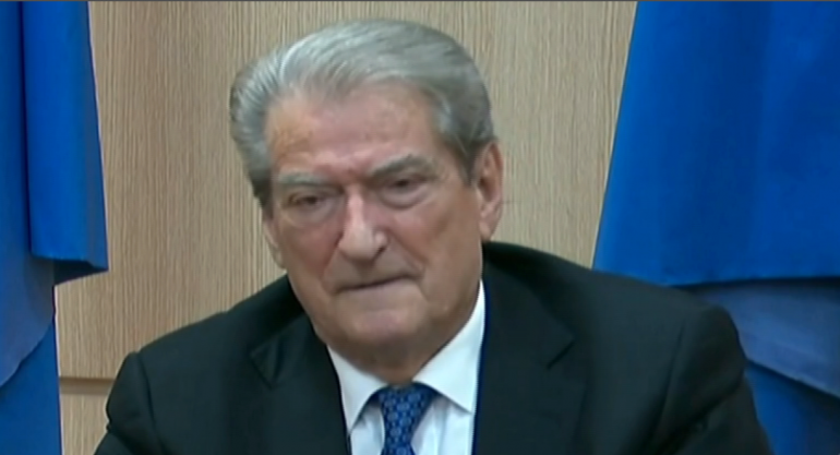 Berisha paralajmëron Lulzim Bashën nga selia e PD-së: Të mos imagjinoj t’i kundërvihet referendumit