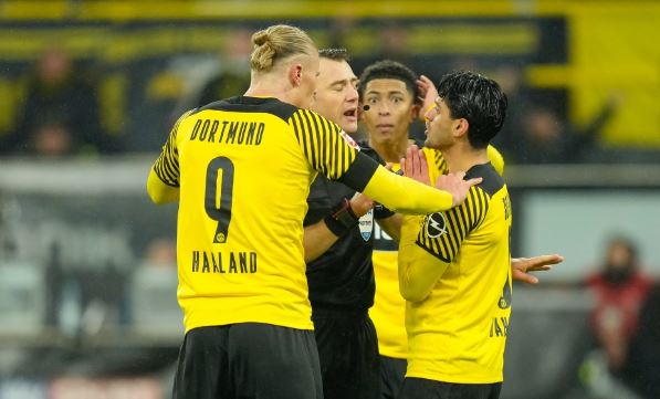 U kontestua pas “Borusia-Bajern” për një penallti, gjyqtari Zvajer: “Trajnerët dhe lojtarët, nën efektin e adrenalinës!”