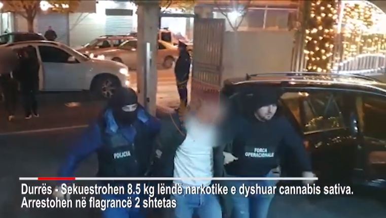Me 8.5 kg kanabis në &#8220;Benz&#8221;, arrestohen dy persona në Durrës (VIDEO)