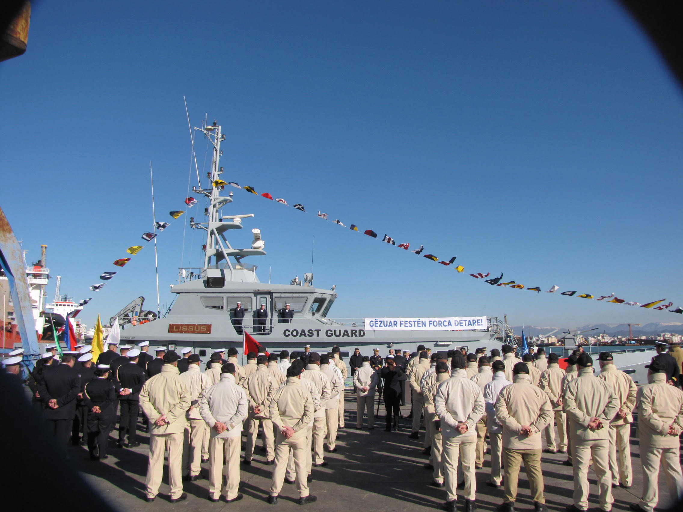 Forca Detare feston sot 96-vjetorin e krijimit  në Durrës (FOTO)