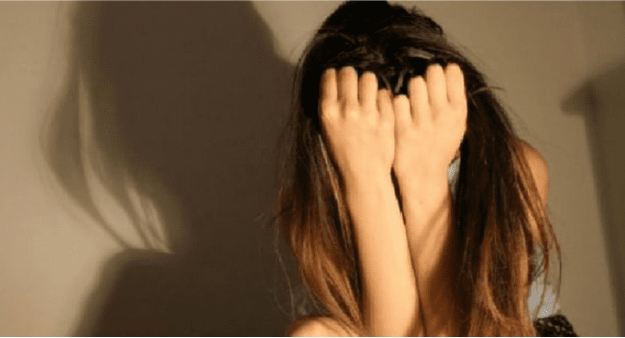 Shfrytëzonte motrën e mitur për prostitucion, arrestohet 27-vjeçarja