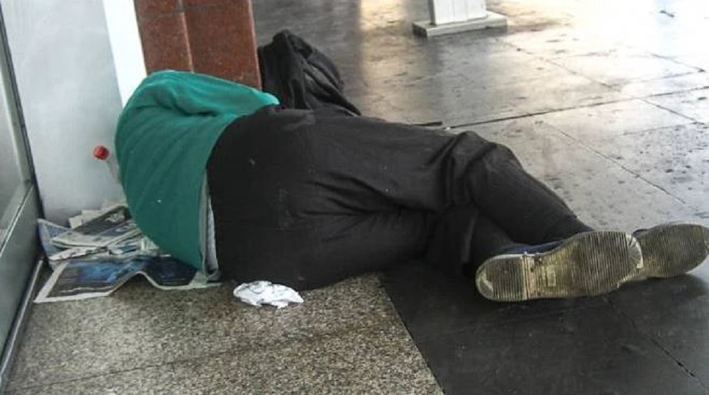 I ftohti ekstrem në Itali, 27-vjeçari gjendet pa shenja jete në rrugë