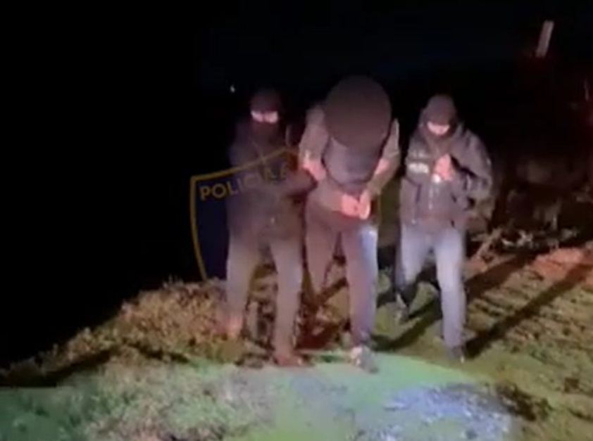 Arrestimi i vrasësve të biznesmenit Rakip Roli, policia: U sekuestraua një armë kallashnikov, bashkëpunëtor edhe një i mitur