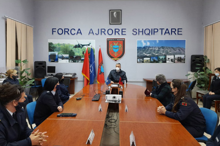 Presidenti Meta emëron komandantin e ri të Forcave Ajrore