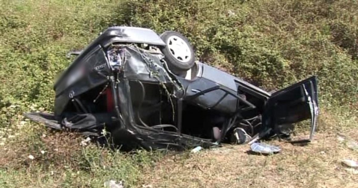 Bie me makinë disa metra poshtë rrugës, humb jetën drejtuesi