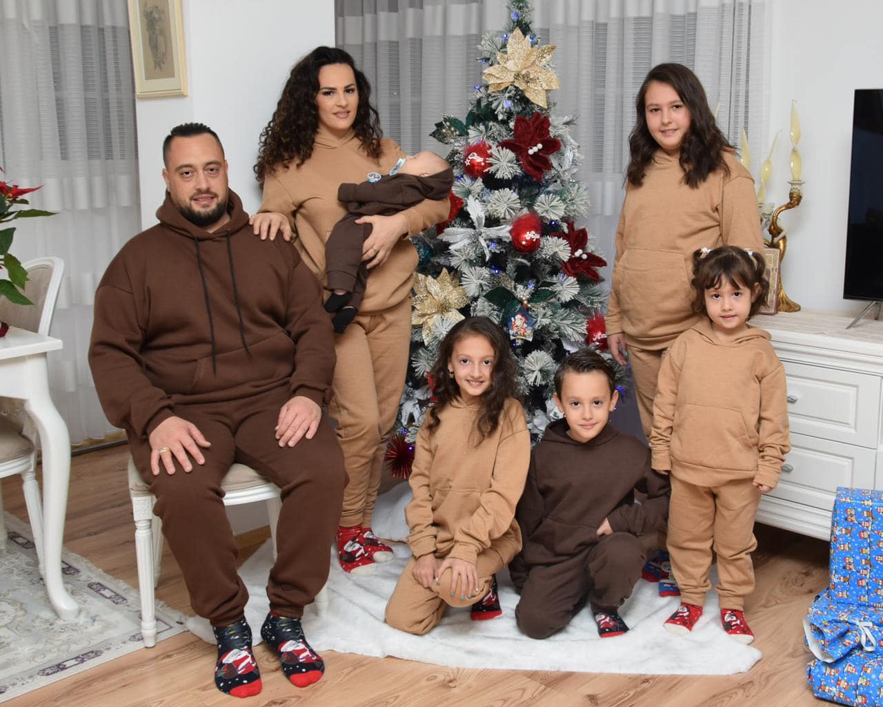 Familja Arbana uron Vitin e Ri, zbulon për herë të parë portretin e Siarit të vogël (FOTO)