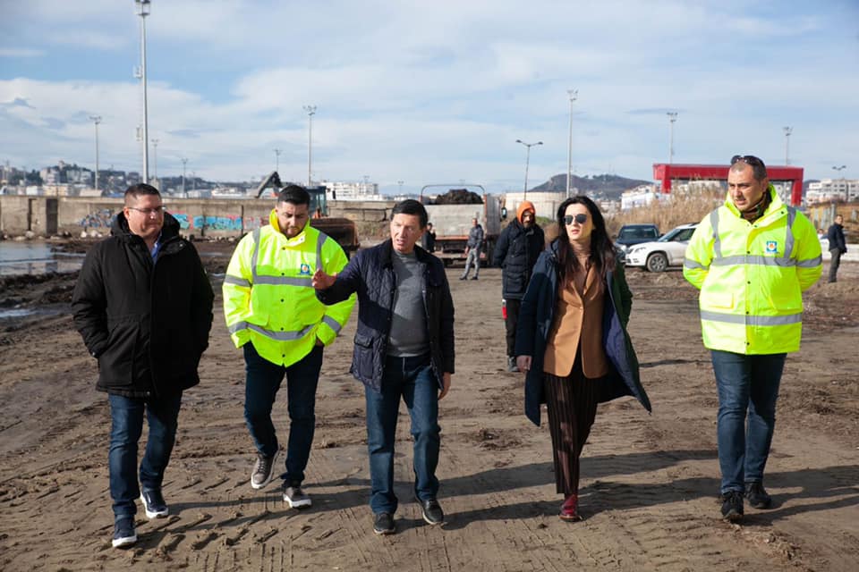 Pastrimi i vijës bregdetare të Durrësit, kryebashkiakja Sako: &#8220;Kemi nisur që tani përgatitjet për sezonin e ri turistik&#8221; (FOTO)