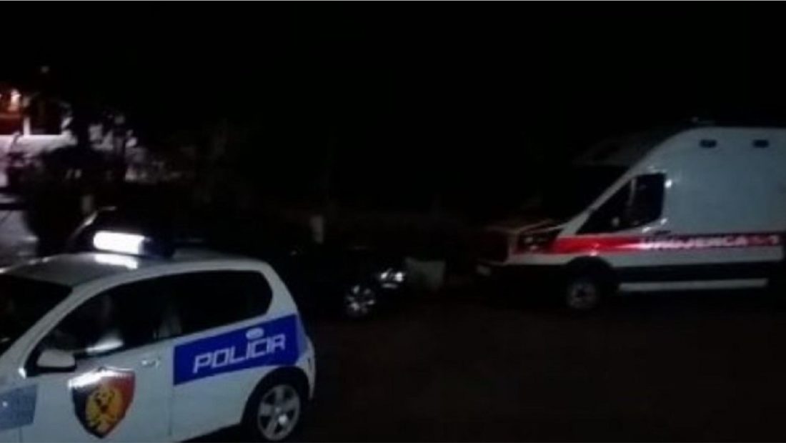 Aksident i rëndë/ Ambulanca përplaset me një mjet, plagoset pacientja dhe një person tjetër