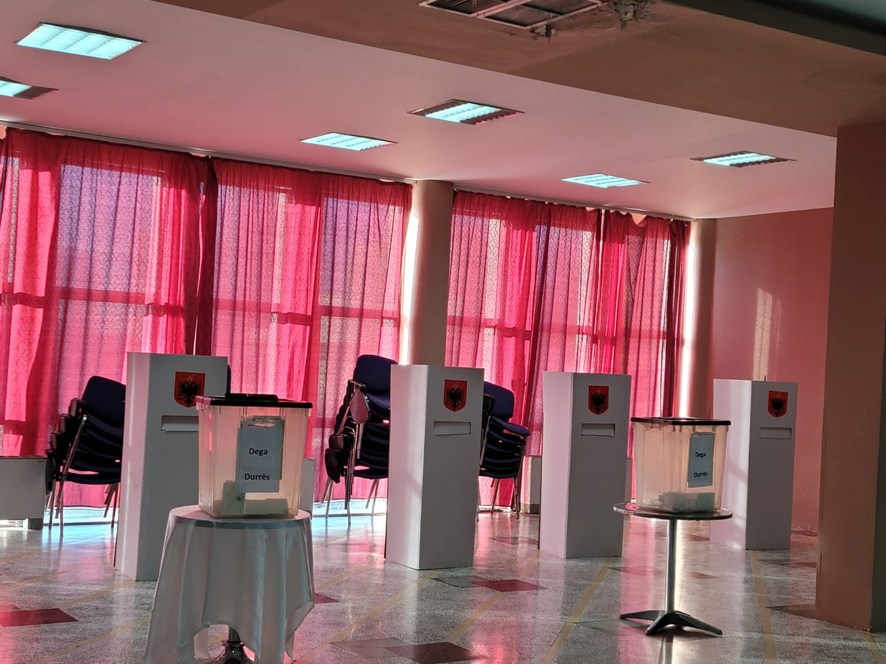 Primaret në Durrës, nis procesi i votimit (FOTO)